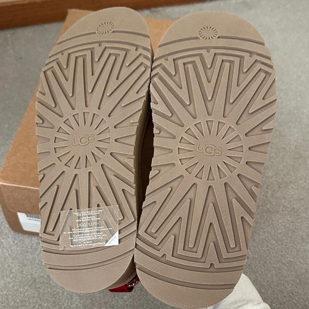 women UGG Tazz Brown Suede Slip-Ons with Red Trim sz 8 - Picture 7 of 7